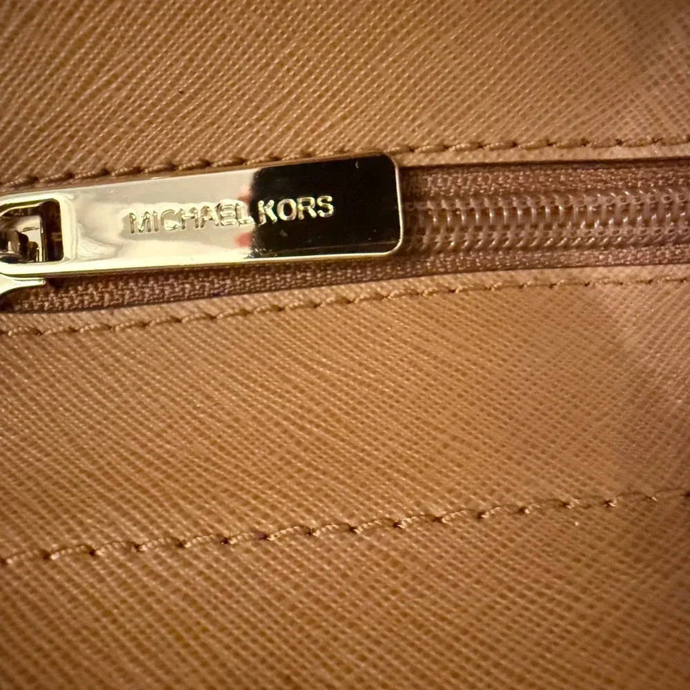 Michael Kors Jet Set Signature Logo Chain Shoulder Bag Tote Cream‎ Gold